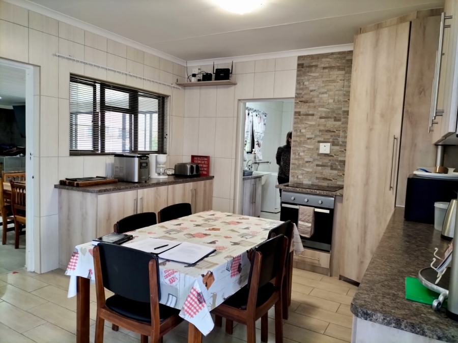 5 Bedroom Property for Sale in Fraaiuitsig Western Cape